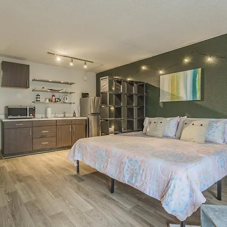 Cozy Studio W Kingbed-Dogspark-Wifi-Dt-Workspace